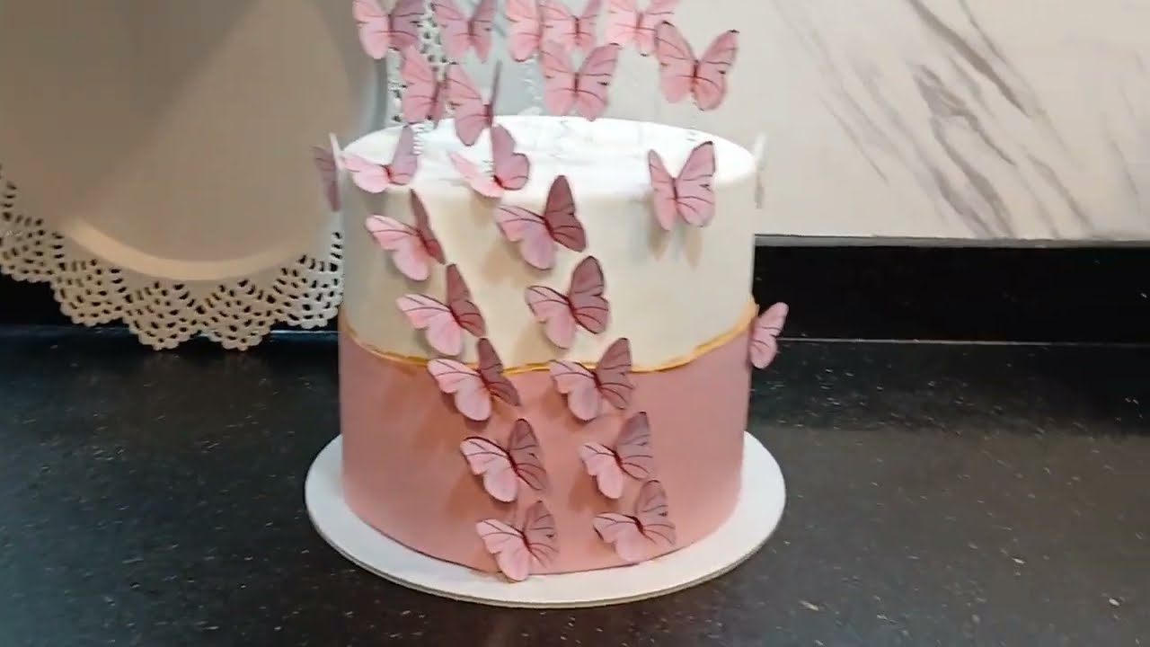 ازاي نتعامل مع التورت الفيك وطريقه فرد عجينه السكر علي الفلين