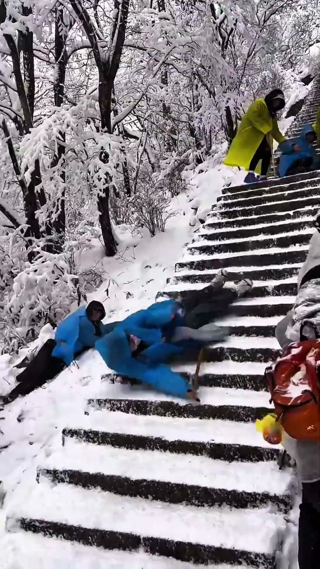 Ski wet down narrow steps