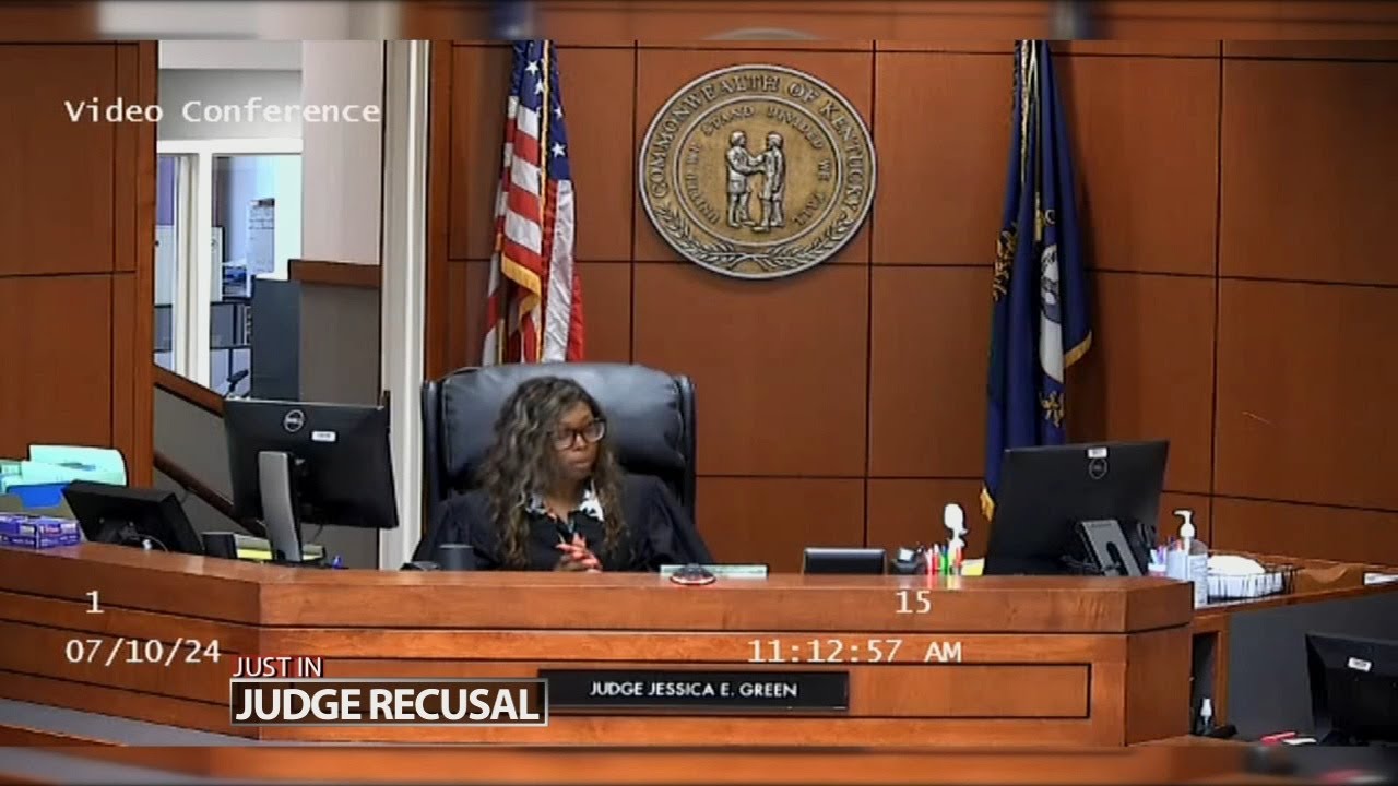 Судья из Луисвилла взяла самоотвод от дела, сославшись на «жестокие» расовые и сексуальные угрозы