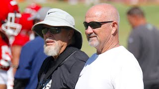 Former Fresno State coaches Jeff Tedford, Pat Hill visit practice
