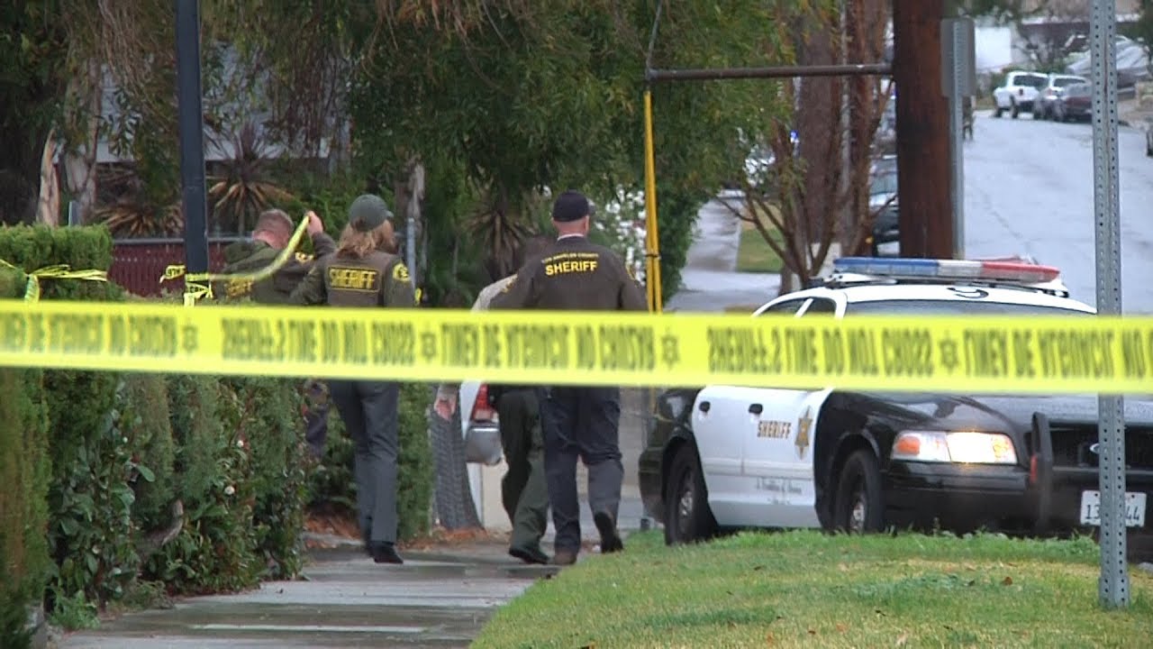 Sheriff's detective stabbed, radios for help