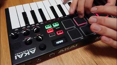 AKAI MPK mini play random finger drumming 3