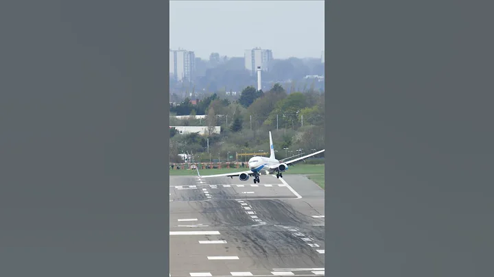 INSANE 737 Crosswind Landing #shorts