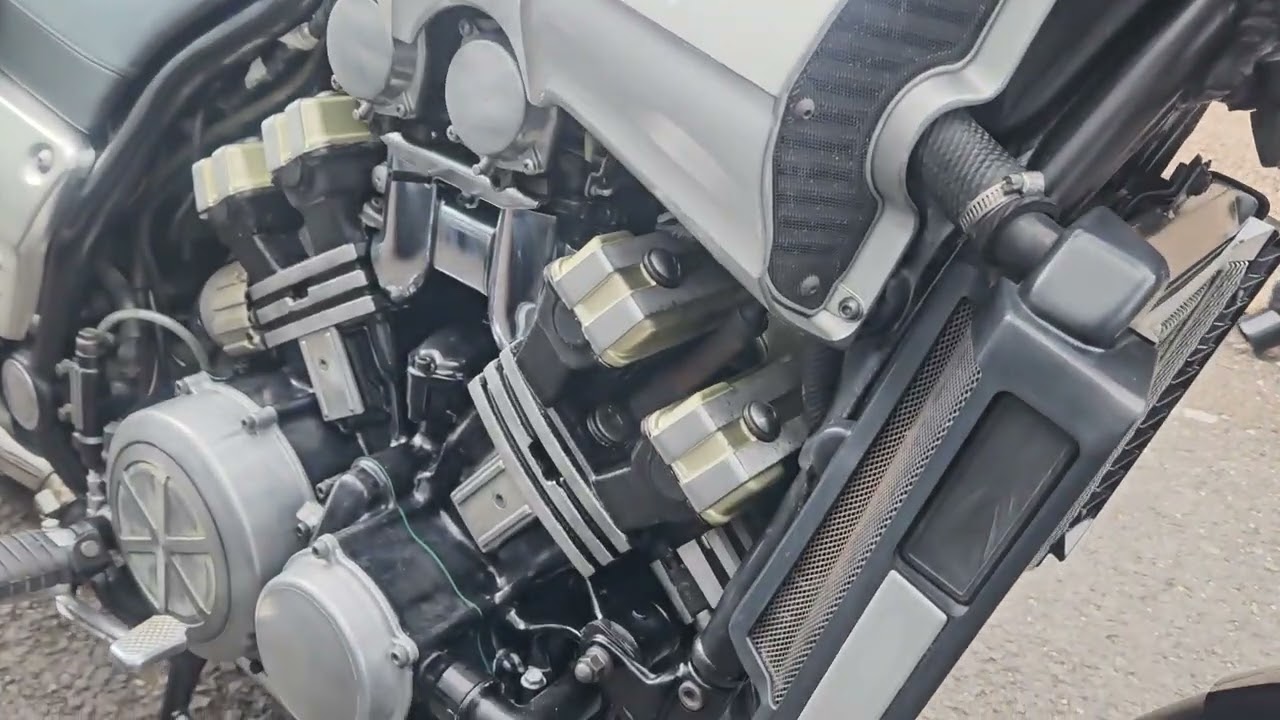 TWS Yamaha VMax 1200 blue 1993 - YouTube