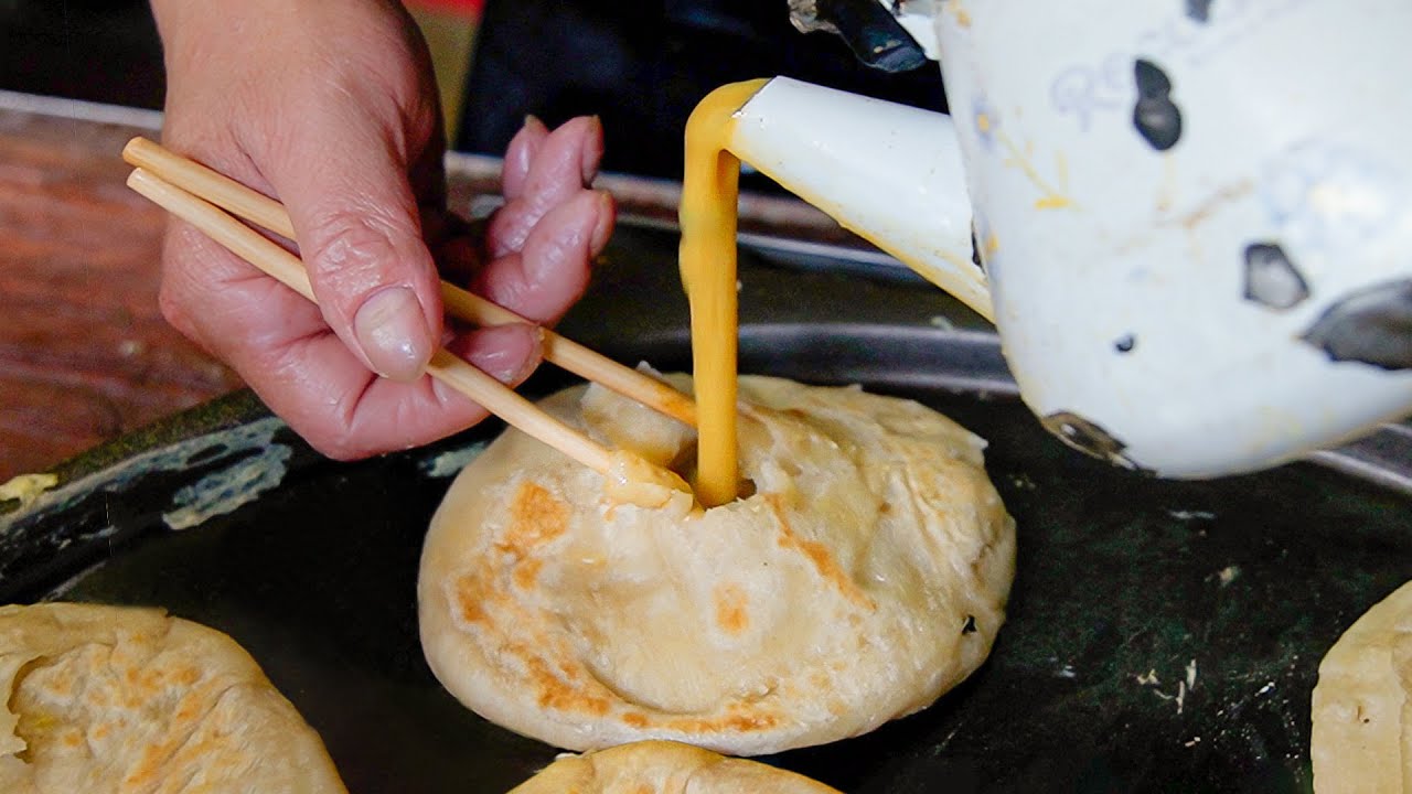 Master skill! Chinese egg stuffed paratha, Sweet sesame pastry / 灌蛋餅, 糖酥餅, 長燒餅 - Taiwan street food