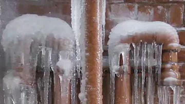 ¿Cuánto tardan en congelarse las tuberías a 30 grados?