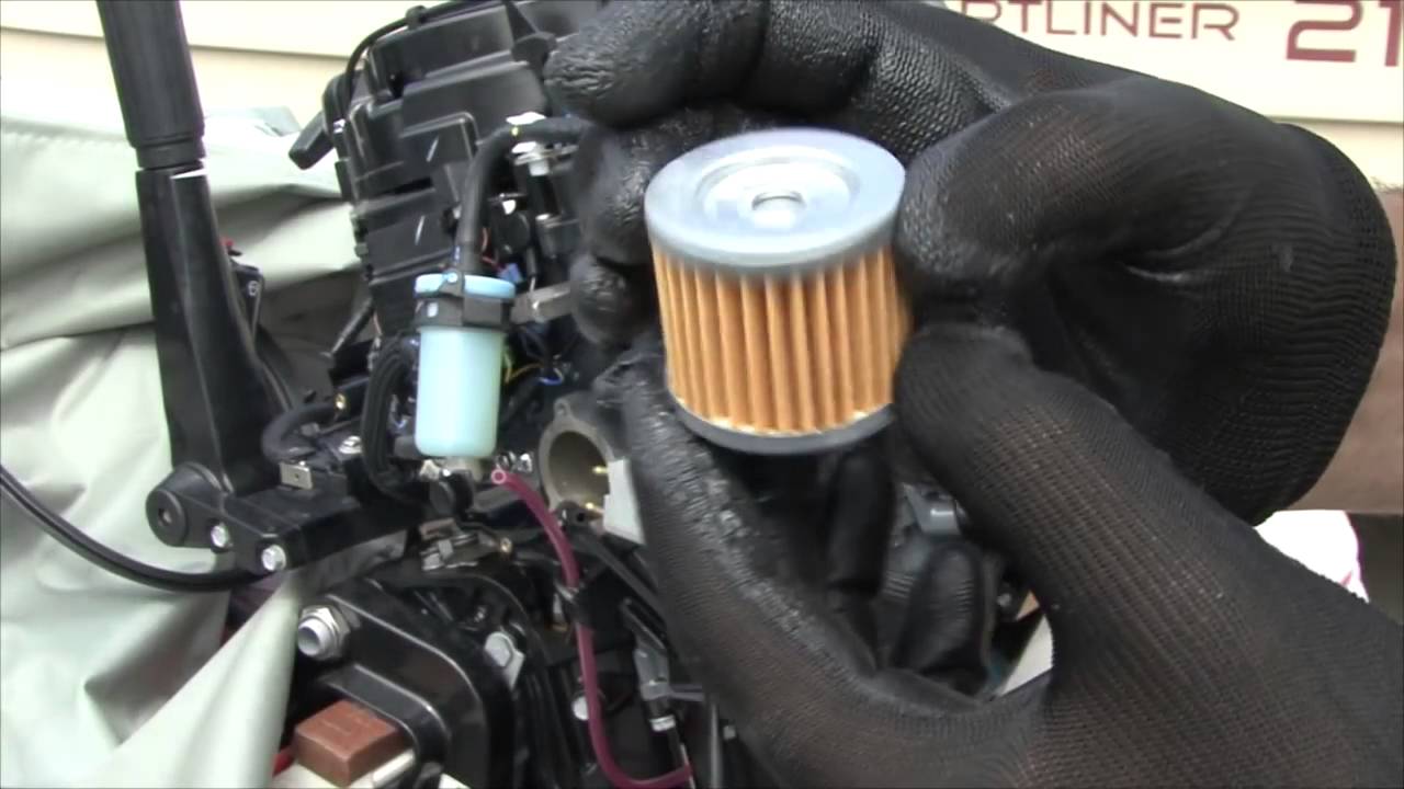 Suzuki DF20A Замена масла Oil change - YouTube Suzuki DF20A Замена масла Oil change - YouTube