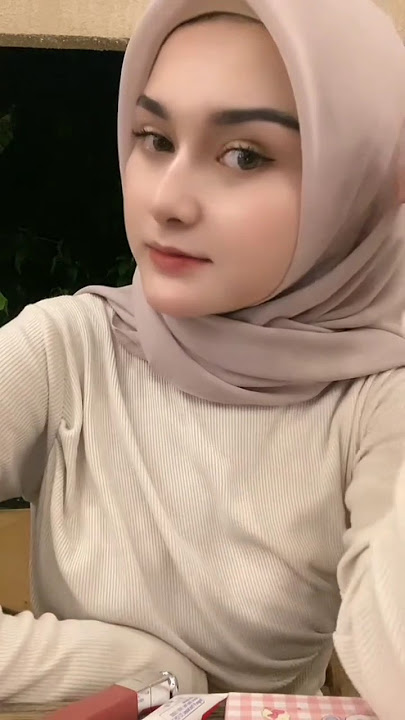 istri Solehah 🤭 #viral #jedagjedug #hijab #gemoy #gemes #goyangtiktok #shorts #fyp #t