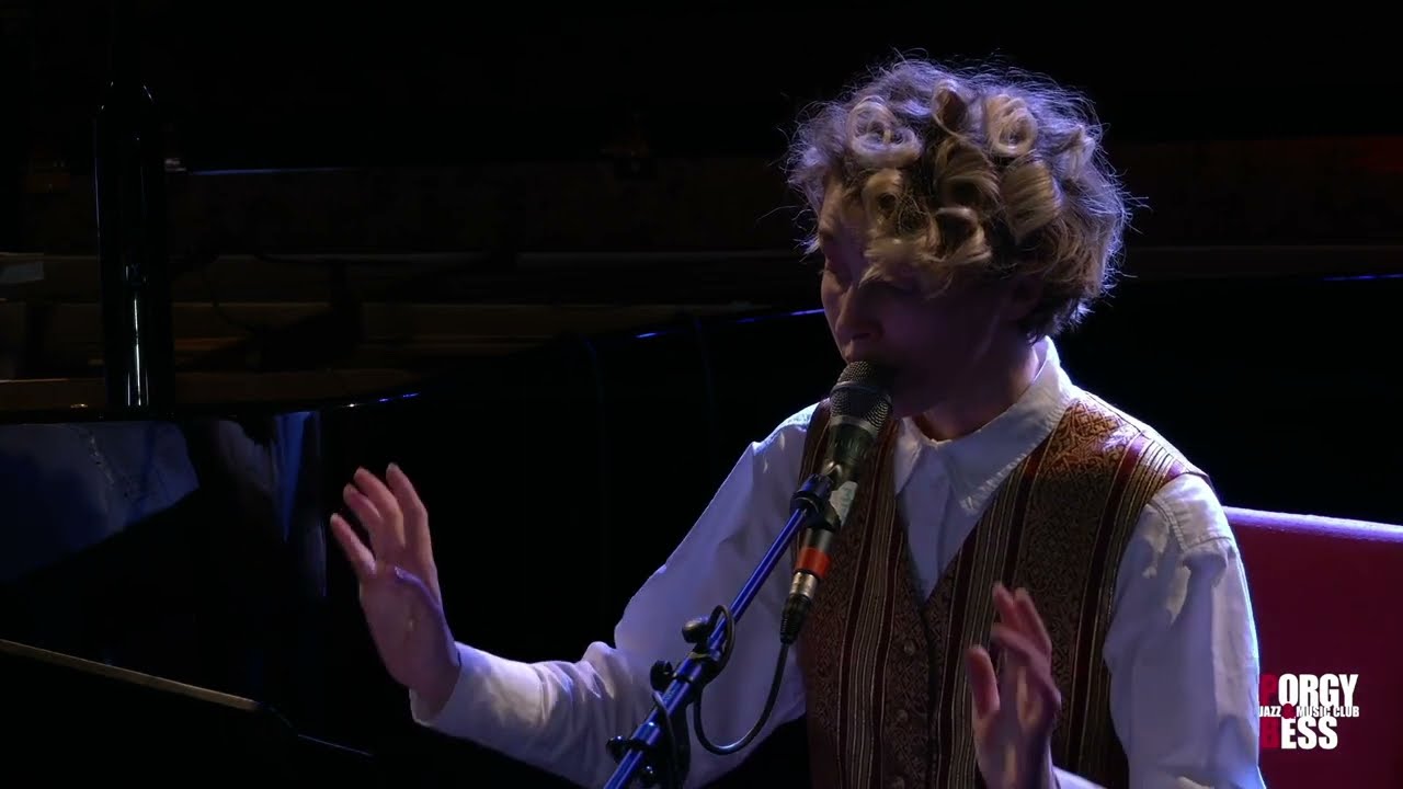 Mira Lu Kovacs & Clemens Wenger - This Woman's Work (Kate Bush Cover) auf YouTube ansehen Mira Lu Kovacs & Clemens Wenger - This Woman's Work (Kate Bush Cover) auf YouTube ansehen