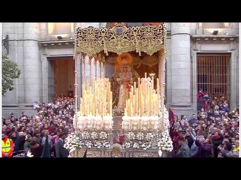 Semana Santa en Madrid: Un año más la Esperanza Macarena sale a la calle Toledo entre vítores