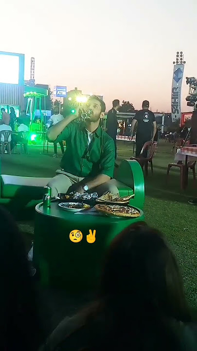 Wahaj Ali 7up dressing in Lahore eat festival fans interview shooting video