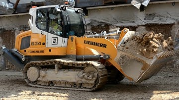 Liebherr 634 Loader Works At New Metro Stacion