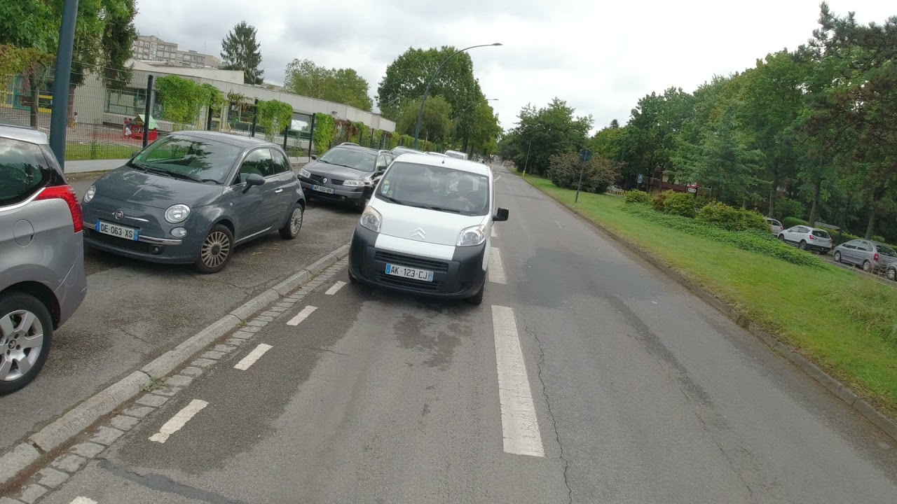 Rennes Métropole qui colle sur la bande cyclable