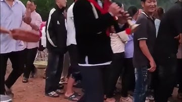 Người dao đỏ thổi kèn rước dâu Đắk Lắk 