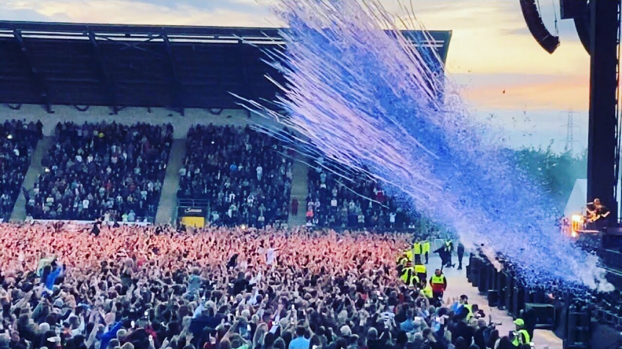 Confetti cannon shoots over fans at killers concert YouTube