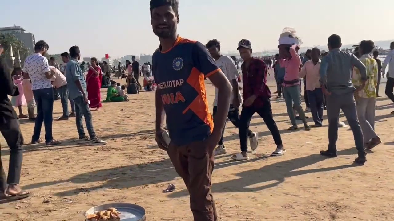 Johar Chapati Ke Ghumane gaye The nayaSaal mein Ghoom na Hai Hello happy New Year, naya Saal Mubarak