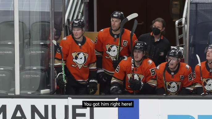 Ryan Getzlaf gets emotional ovation after his final NHL point