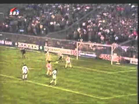 Johan Cruyff - Ajax vs Helmond Sport '82 Penalty (& Olsen)