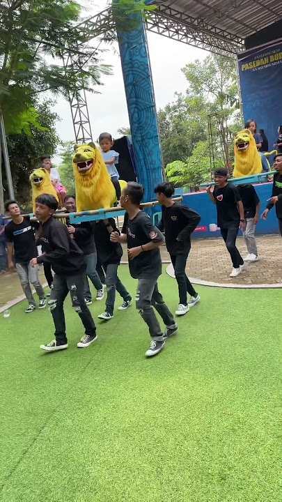 Kakak naik singa depok di taman anggur kukulu subang #shortvideo #tamananggur #subang #singadepok