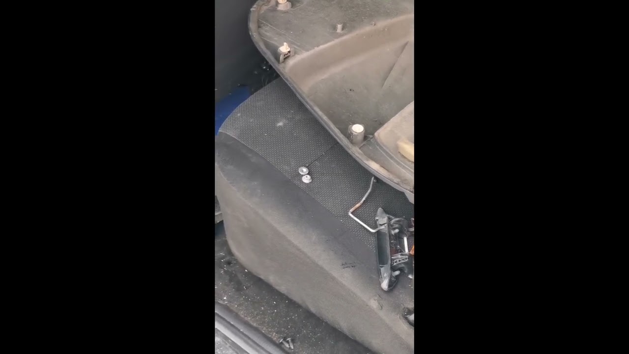 чиним ручку двери на открытие с снаружи.