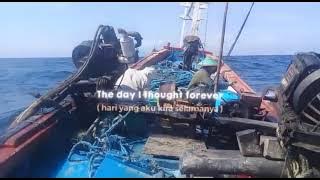 story wa kapal cantrang mini menerjang ombak besar