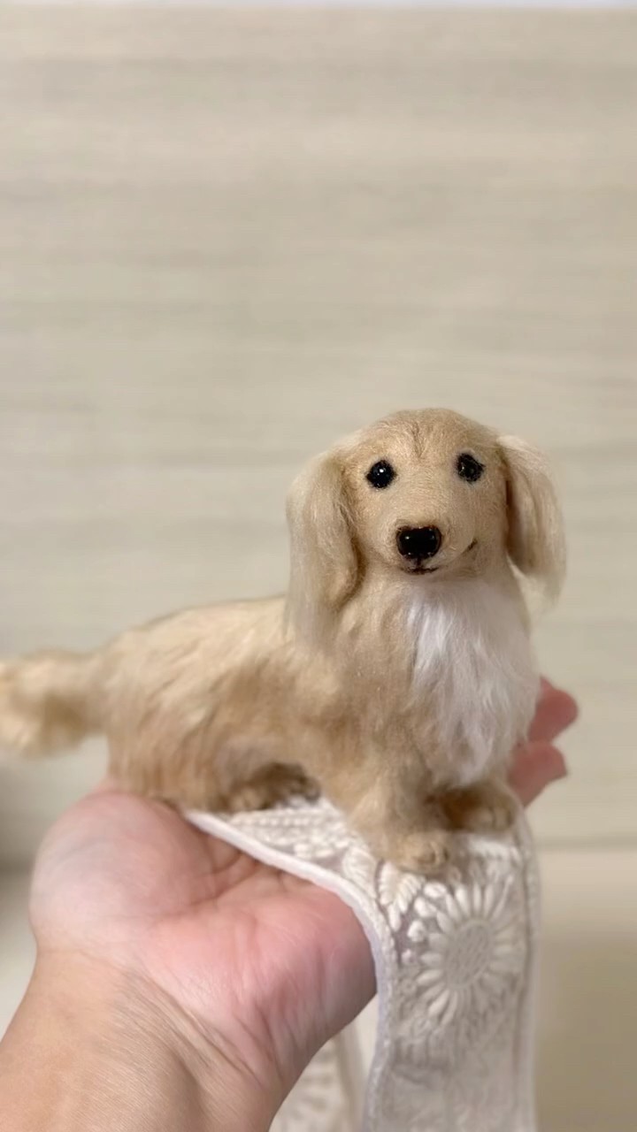 ミニチュアダックス♡クリーム・イエロー・薄めゴールド♡羊毛フェルト☆ハンドメイド ニードルフェルトキット ふわふわ羊毛でつくる、フェルト犬＆フェルト