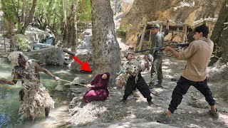 Download Lagu A cry for help in the heart of the mountains: The terrifying moment a caveman attacks a lone woman! MP3 Download Lagu A cry for help in the heart of the mountains: The terrifying moment a caveman attacks a lone woman! MP3