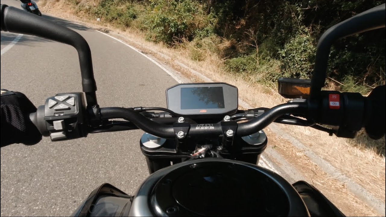 KTM 790 DUKE - CLOSE CALL