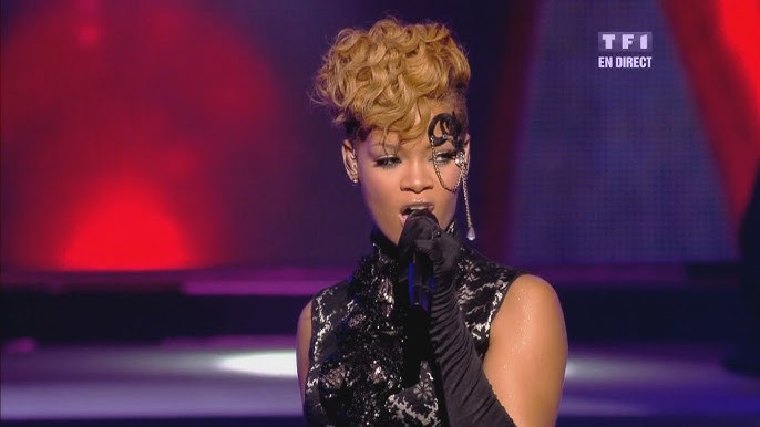 Rihanna - Russian Roulette Live 