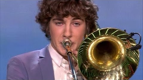 Pelle speelt eigen compositie - SUPERKIDS