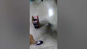Robô com sensor ultrasonico