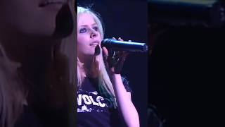 Avril Lavigne - Fall To Pieces (Live At Budokan The Bonez Tour 2005)