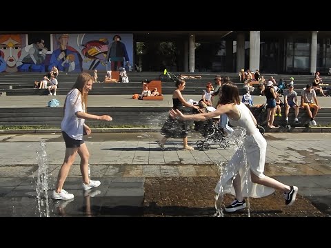 Two girls and fun fountain games-3! 2023. / Две девушки и веселые фонтанные игры-3! 2023г.