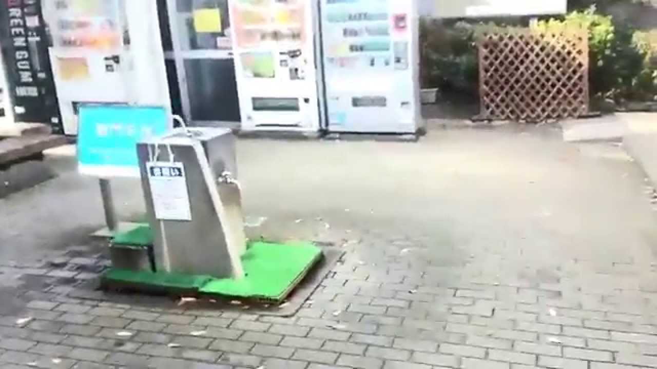 駒門の水 富士山の水 静岡県の水汲み場 御殿場市神山 東名高速駒門ｐａ上り下りで汲める富士山からの伏流水 Sumai湧水 全国の湧き水 水 汲み場 水辺スポット