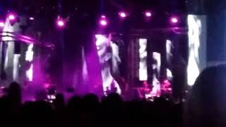İrem Dericinin inanılmaz girişi ve sahne performansı