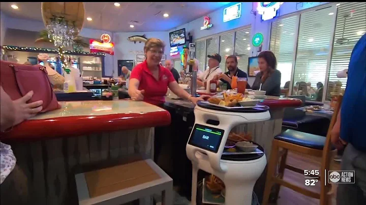 Local restaurant using robot waiter - DayDayNews