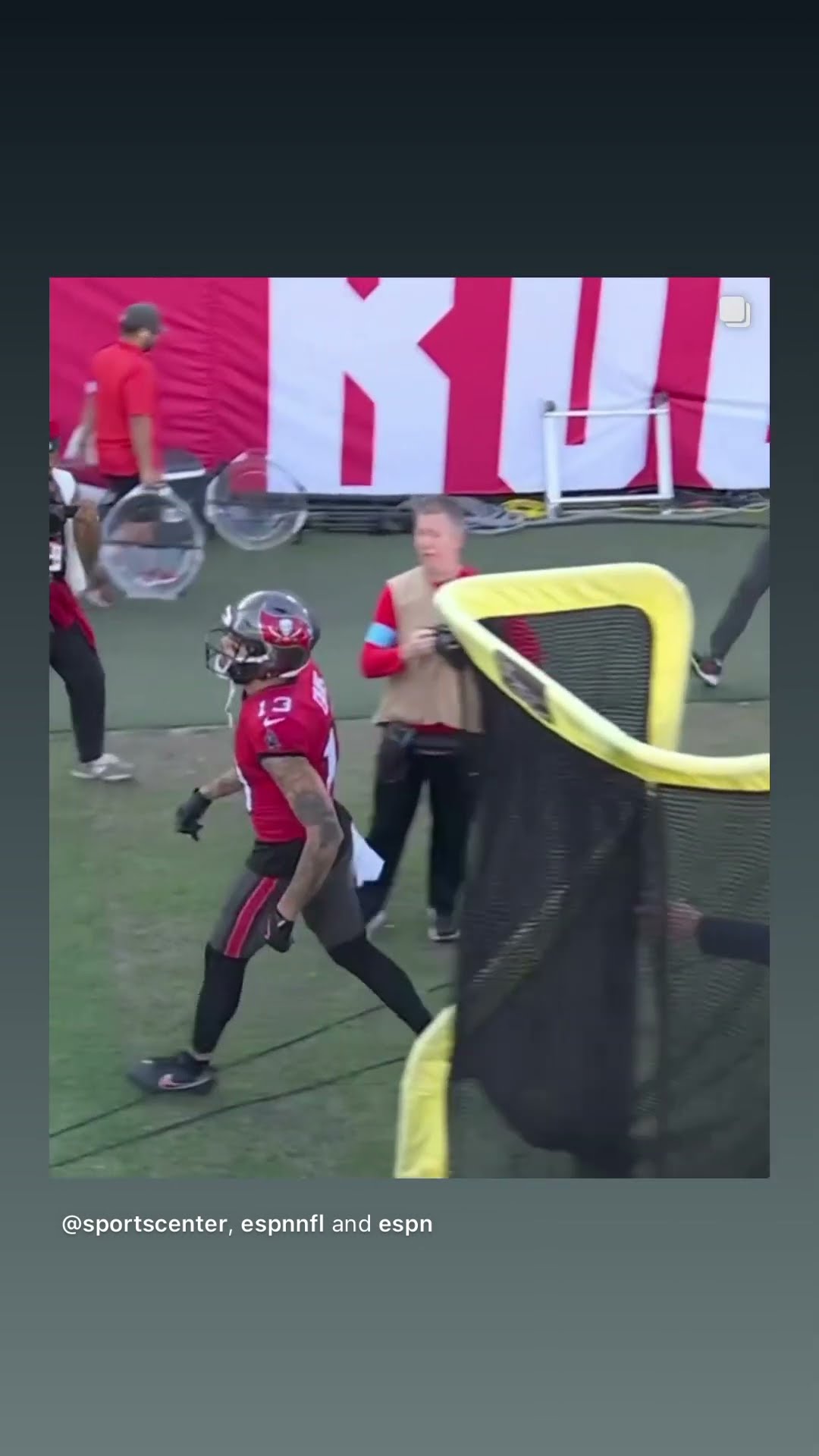 11 straight #hoodnews #mikeevans #buccaneers #football #NFL #sports #omg #how #wow #wtf #shortvideo