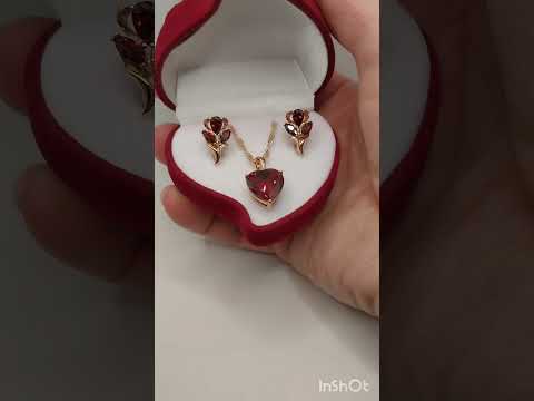 Набір з цирконами "Сяйво рубінів в золоті" сережки та кольє медсплав 18К у оксамитовій коробочці на подарунок дівчині, видео 4