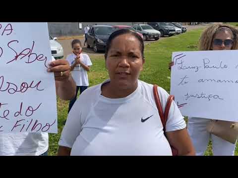 Após morte de detento, mulheres fazem manifestação na porta de cadeia pública em Anápolis