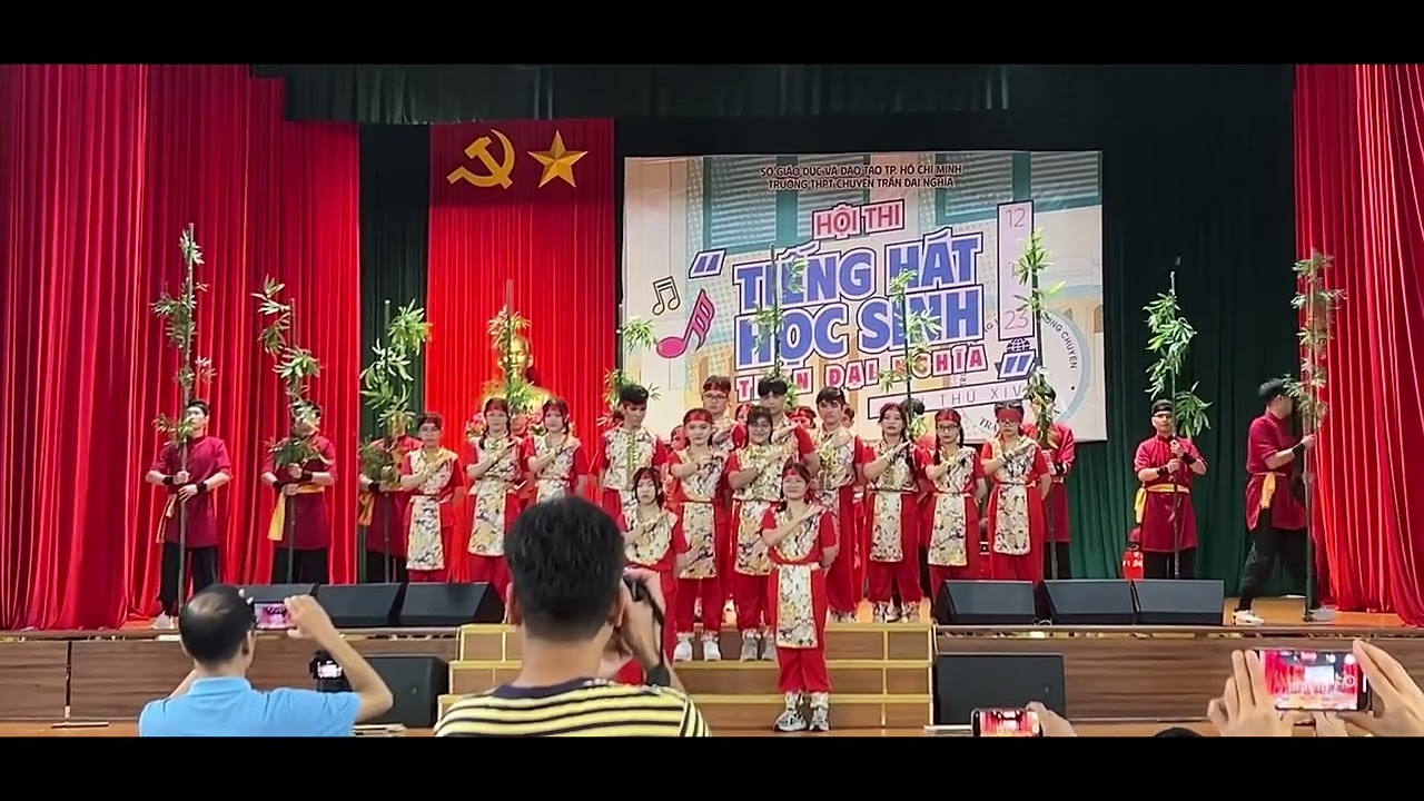 Mashup “Máu đỏ da vàng - Nam quốc sơn hà”