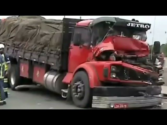 Carro baixo e caminhão arqueado - Pozzii