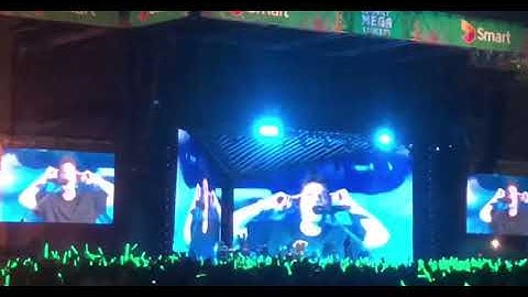 Charlie Puth perform ‘HOW LONG’ in Voicenotes Tour in Cambodia