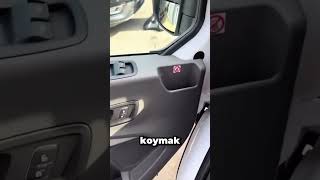 Telefon Koymayın Yazısını Görüp Merak Etti…
