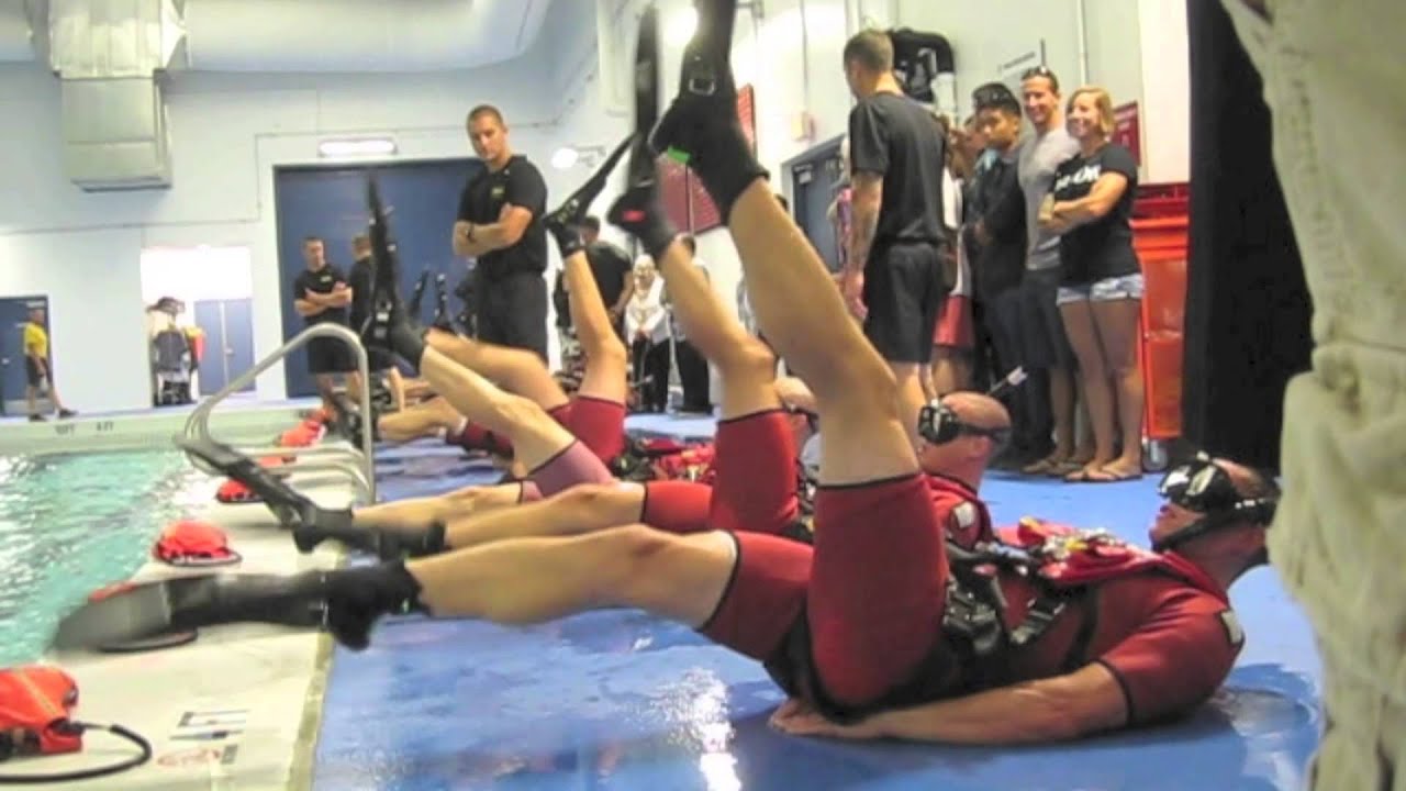 united states coast guard rescue swimmers