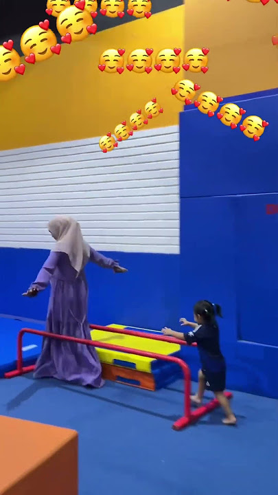 Moana nangis ga berhenti sekolah ga sama ibu icis :( #riaricis