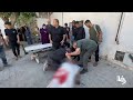 وصول شهيد وجرحى للمستشفى عقب غارة إسرائيلية استهدفت حي الشيخ رضوان في مدينة غزة