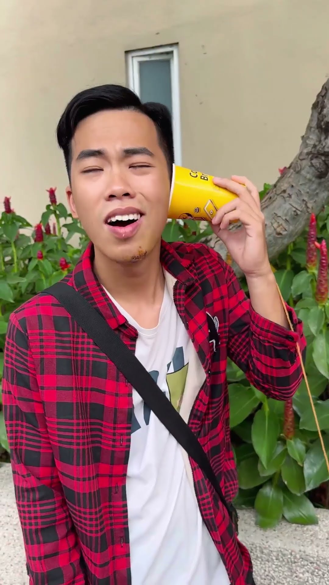 LNF - Cô bé nhà nghèo và đồ chơi bộ đàm || Poor girl and walkie talkie toy #shorts