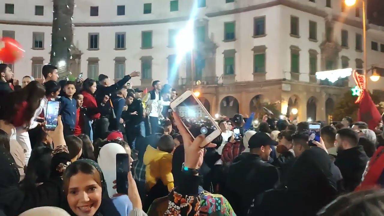 مباشرة من شوارع تطوان، لحظة فرح بفوز المنتخب المغربي، ان شاء لله يكون فرح دائم 🇲🇦🇲🇦