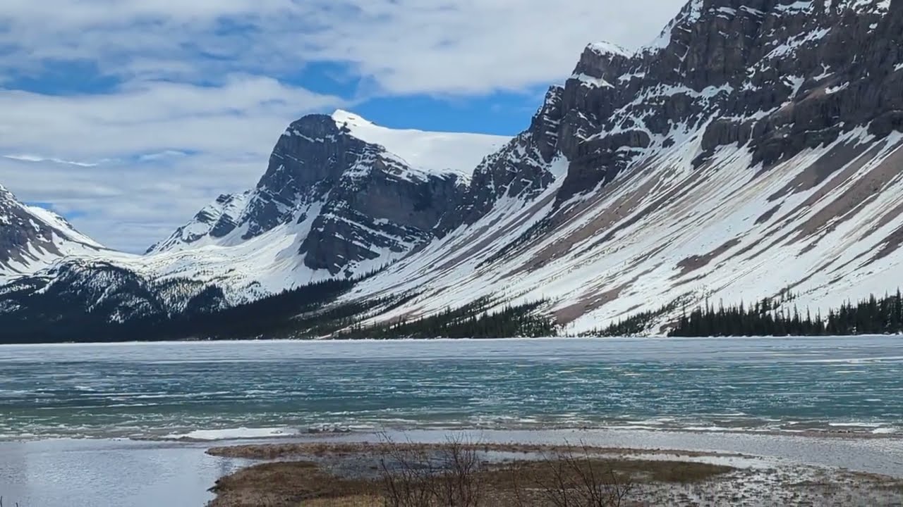Old Num-Ti-Jah Lodge and Bow Glacier at Bow Lake