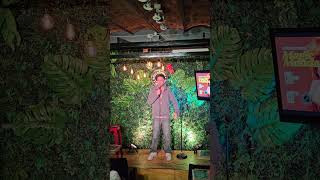 Ale Mónaco En La Silla Eléctrica Mágic Monday Stand Up